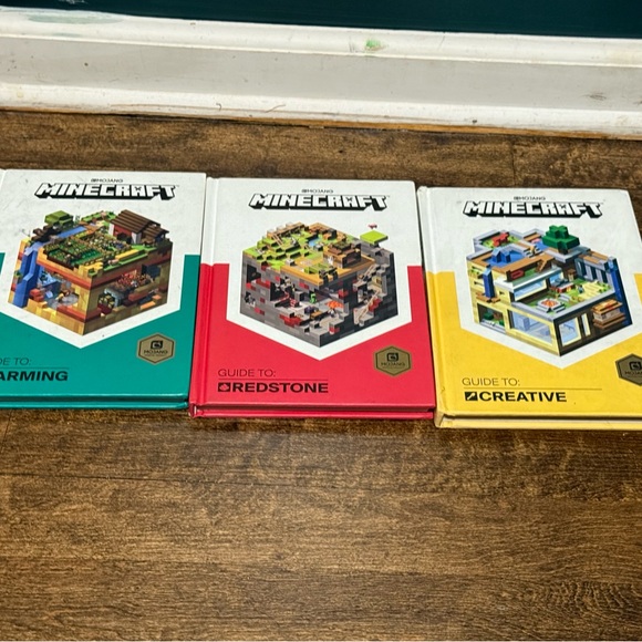 Minecraft Guide Book Set - Picture 2 of 3